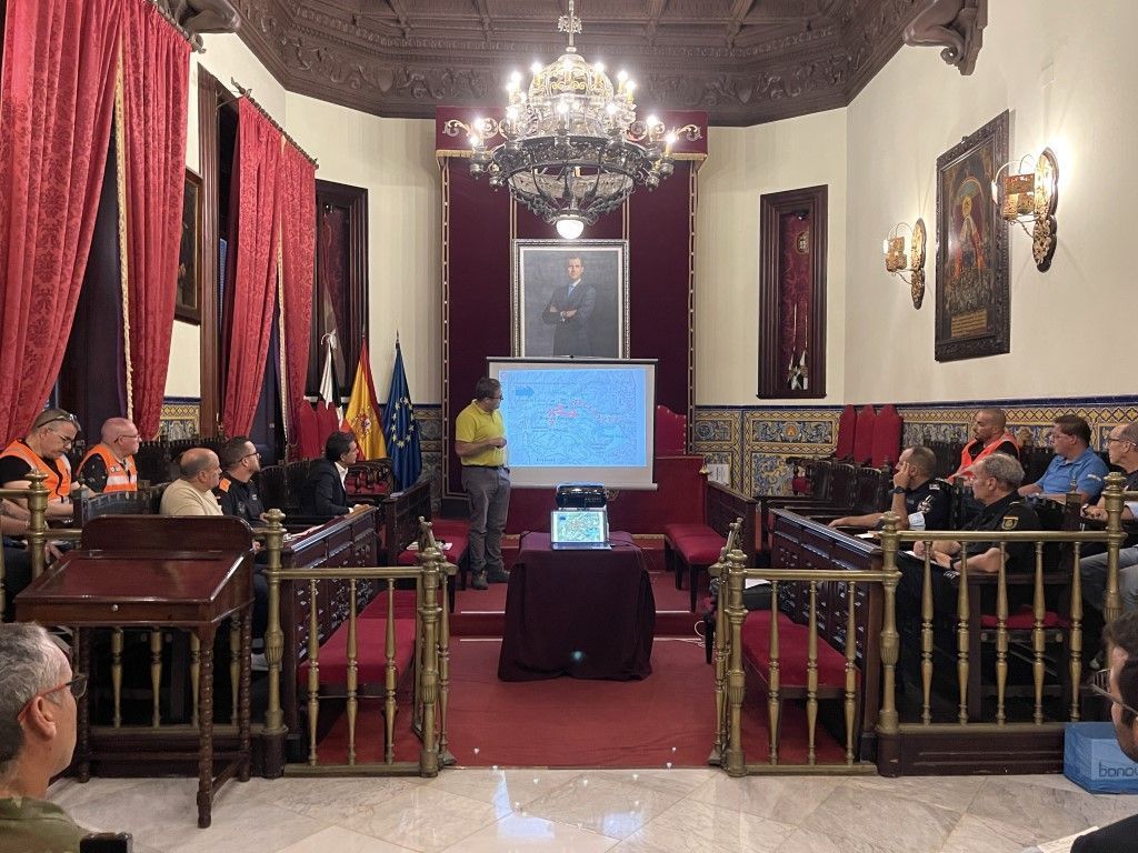 Los intervinientes en la extinción del incendio de García Aldave evalúan los procedimientos llevados a cabo