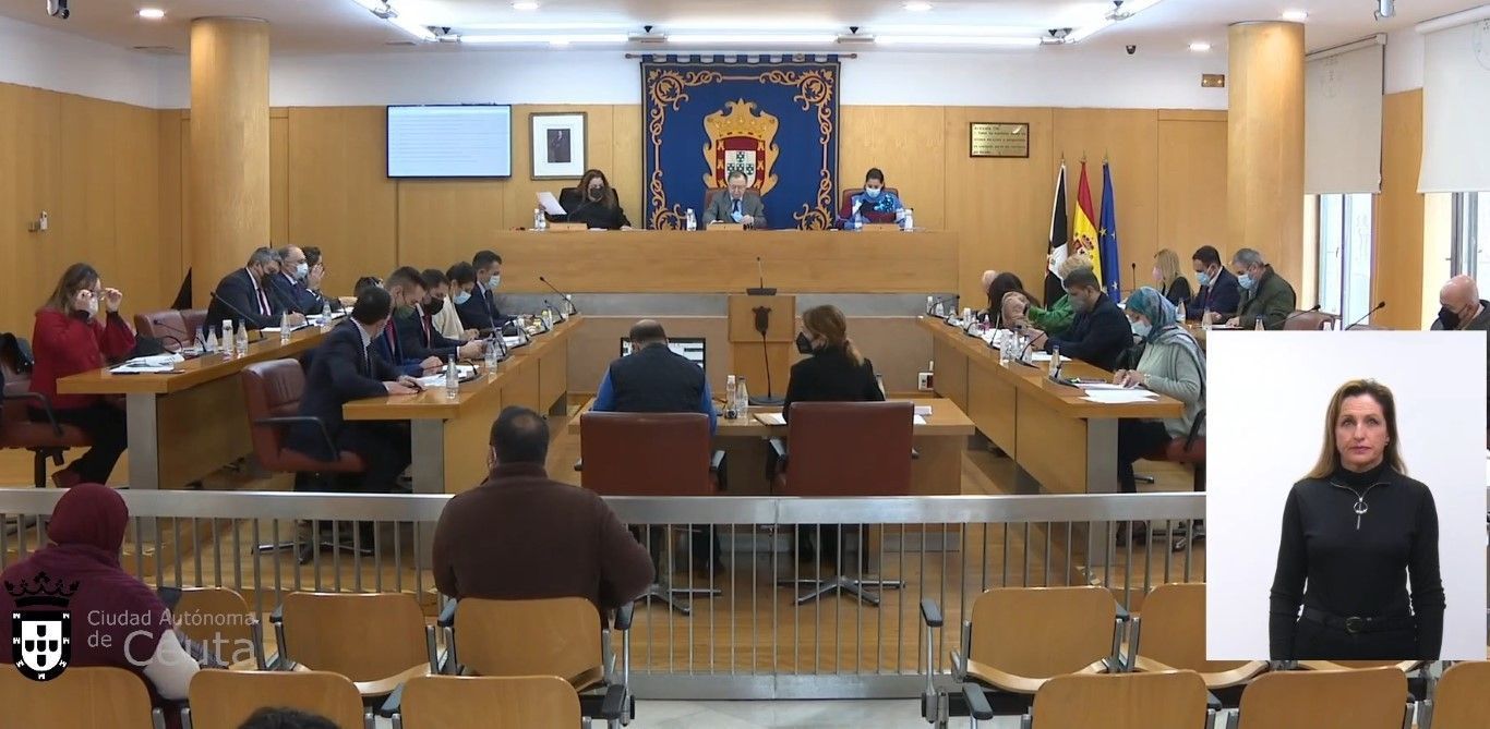 Los Plenos de la Asamblea cuentan desde hoy con intérprete de lengua de signos