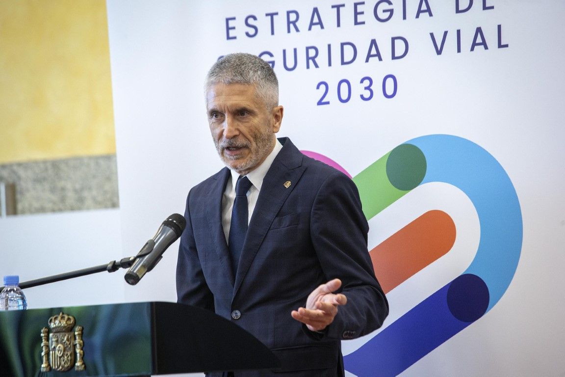 Marlaska avala la proporcionada respuesta al ataque violento de inmigrantes en Melilla