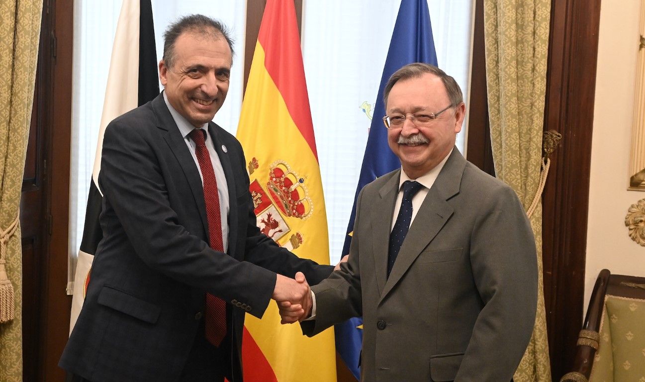 Juan Vivas recibe al Gran Maestro de la potencia masónica Gran Oriente de Francia