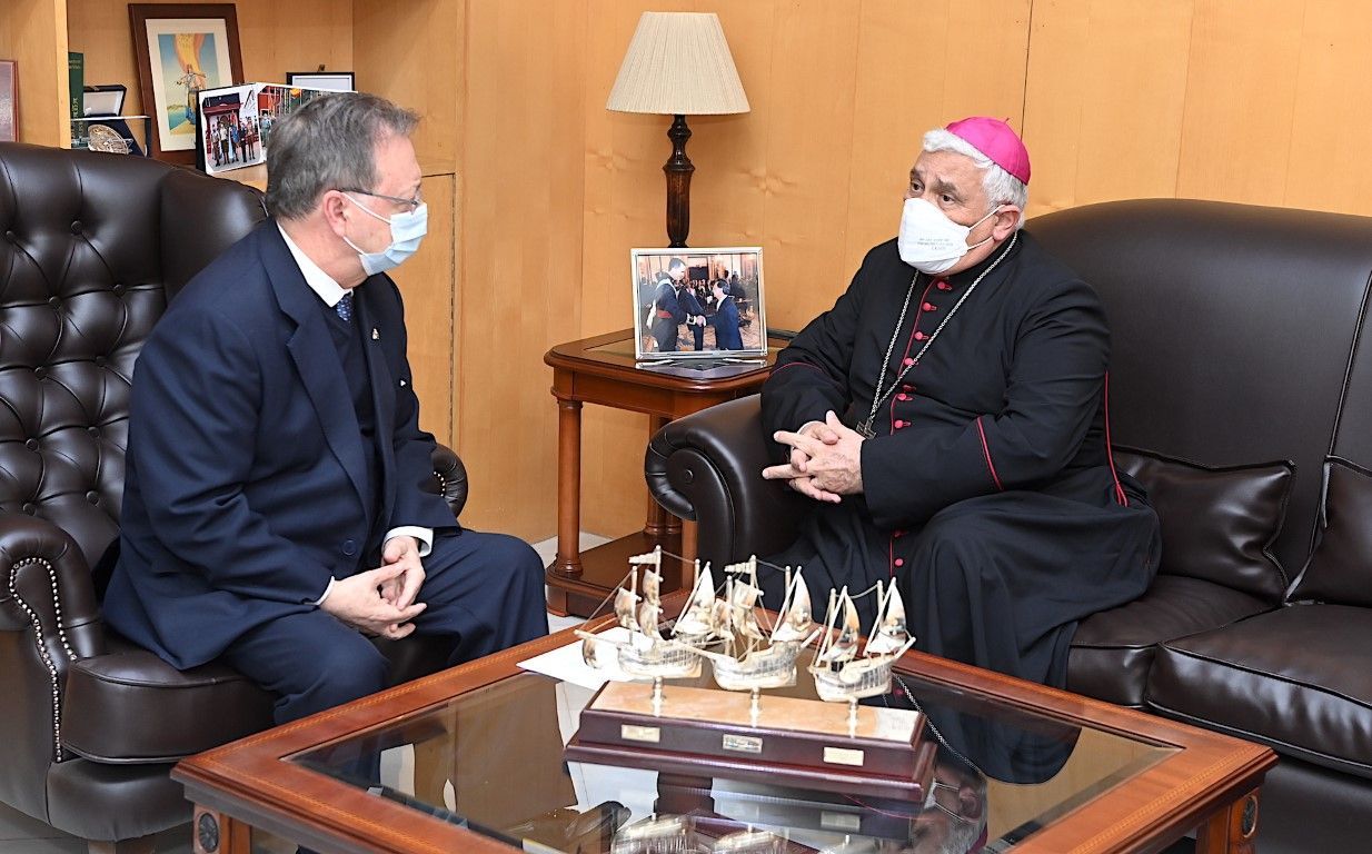 Vivas recibe al obispo de Cádiz y Ceuta, monseñor Zornoza