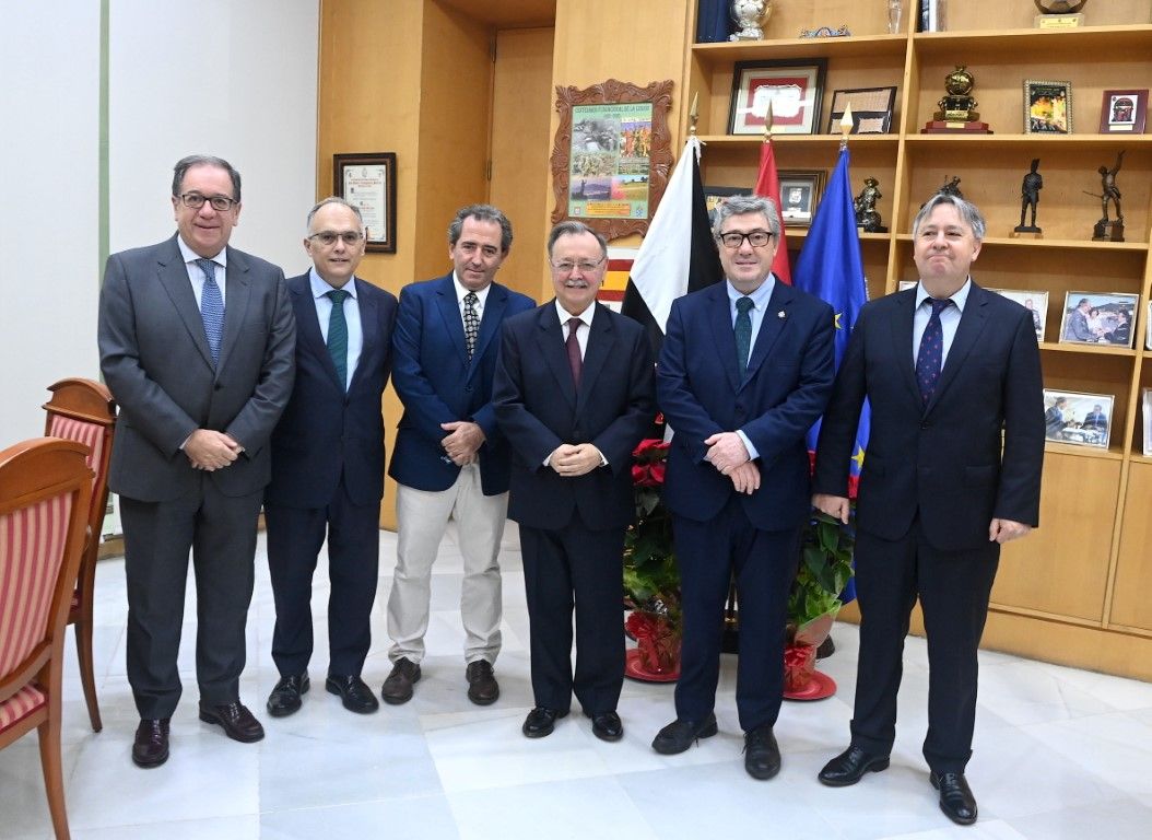 Juan Vivas recibe al Colegio de Farmacéuticos