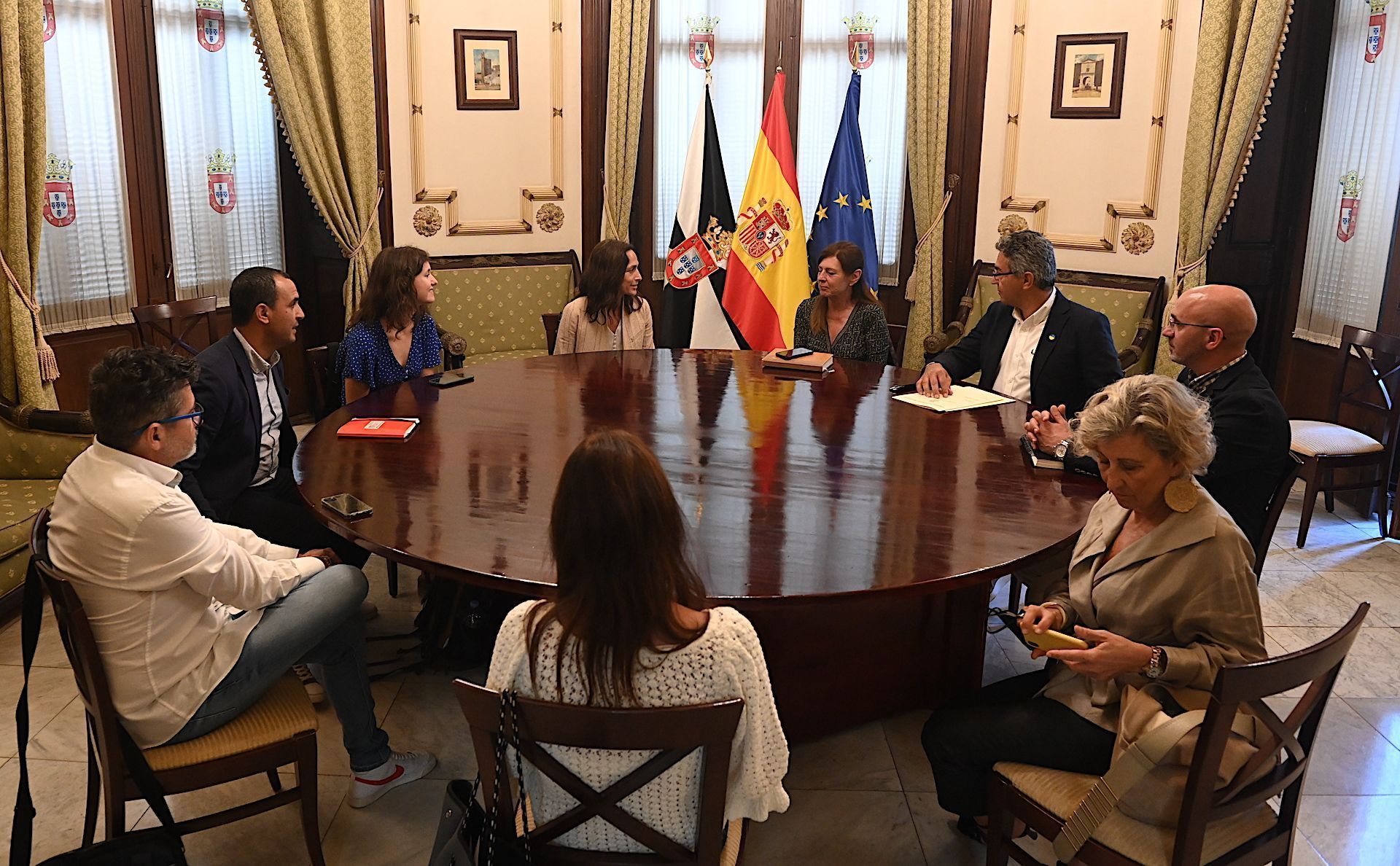 Ciudad y Fundación Raíces suscriben un protocolo de colaboración para impulsar la inserción de los jóvenes extutelados