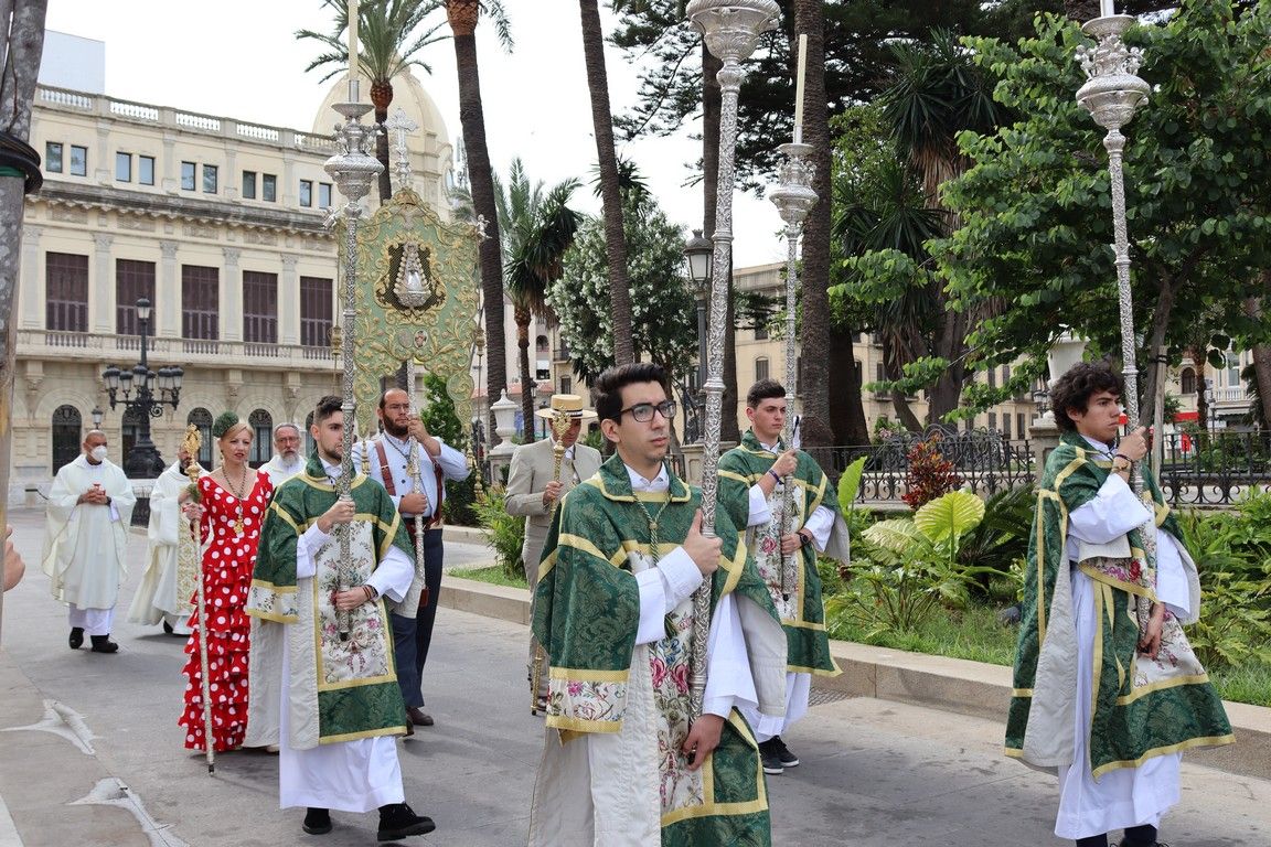La Hermandad del Rocío celebra su Pontifical para iniciar desde este lunes su camino hacia la aldea almonteña