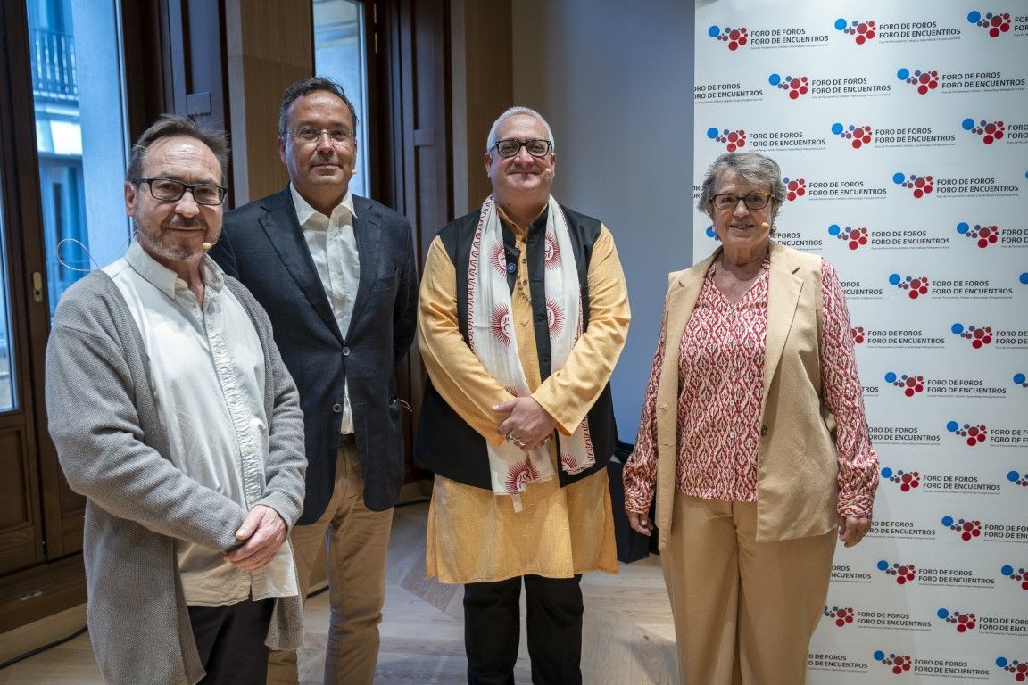 Georgina Higueras con los conversadores: Ramchandani, Juan Arnau y Suso Mourelo