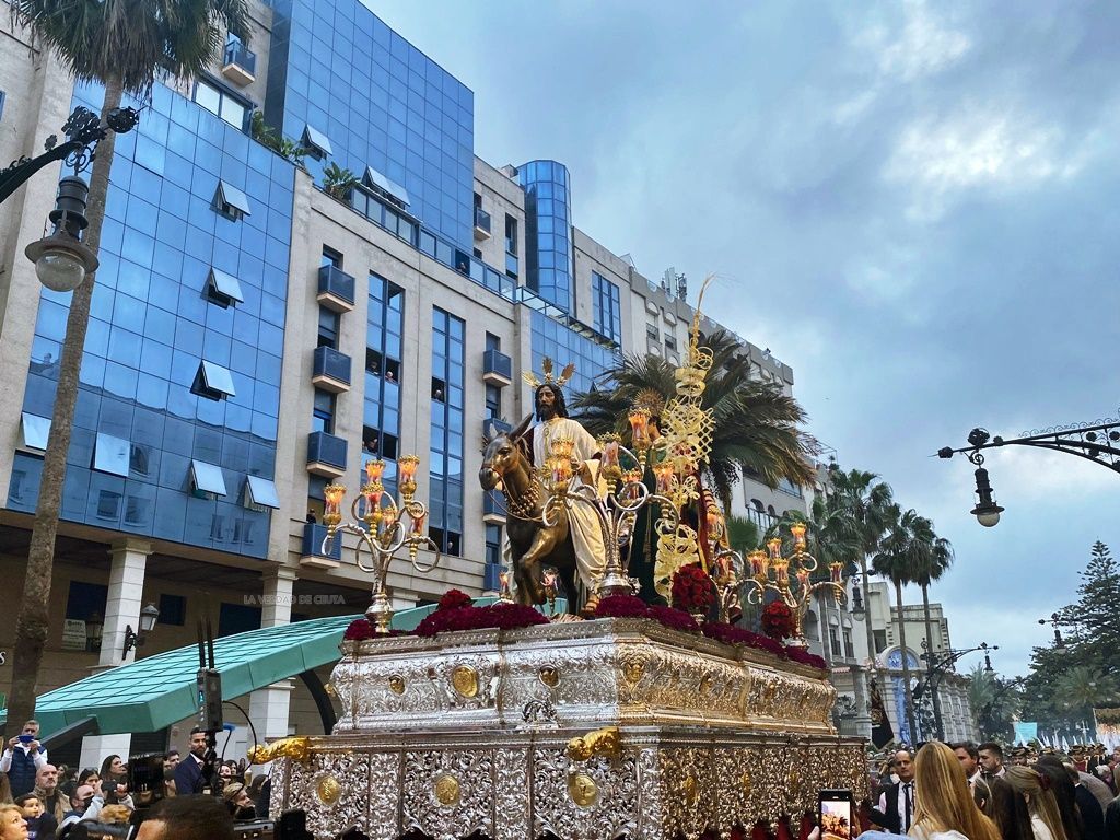El ‘Dulce Nombre’ inicia la Semana Santa bajo la mirada de ‘La Palma’