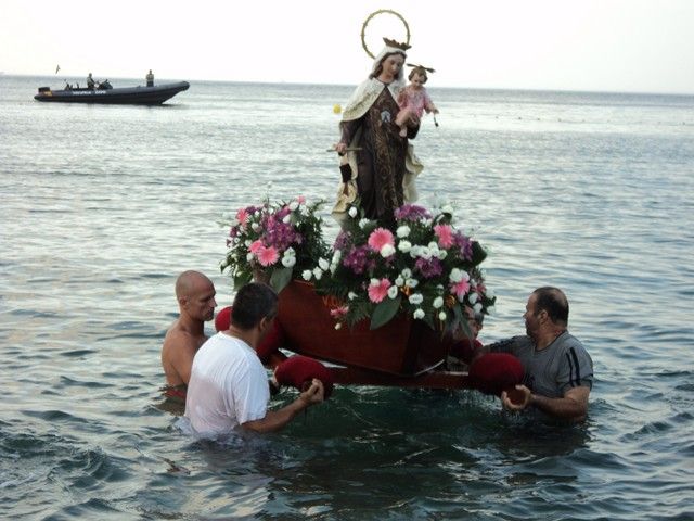 La AA.VV. de la Junta de Obras del Puerto honrará mañana a la Virgen del Carmen 