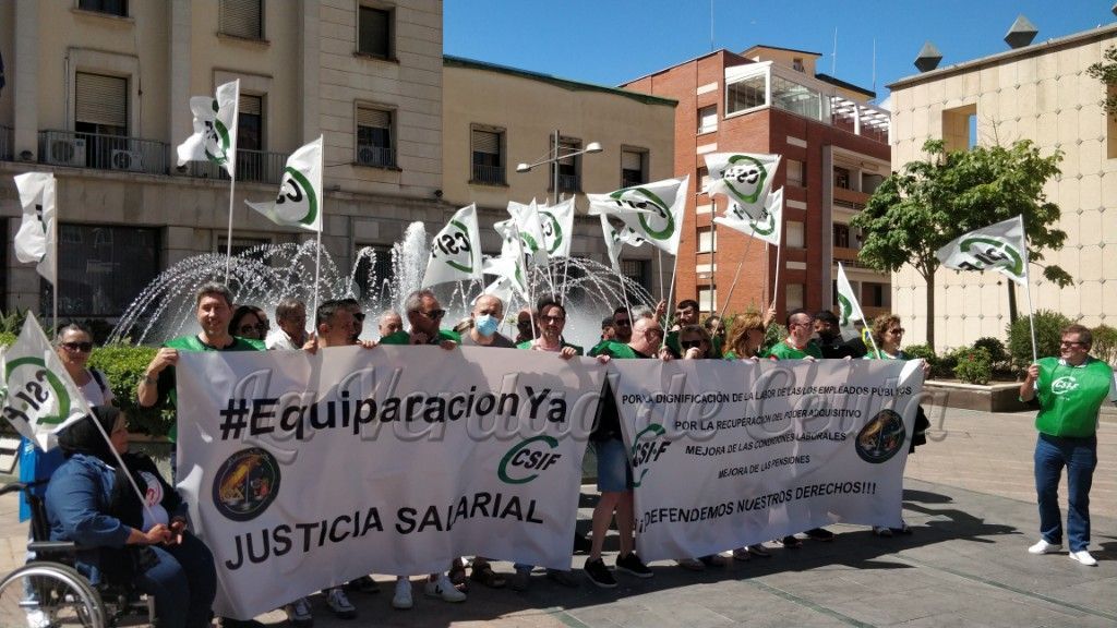 CSIF se manifiesta por la dignificación de la labor de los empleados públicos y la negociación colectiva