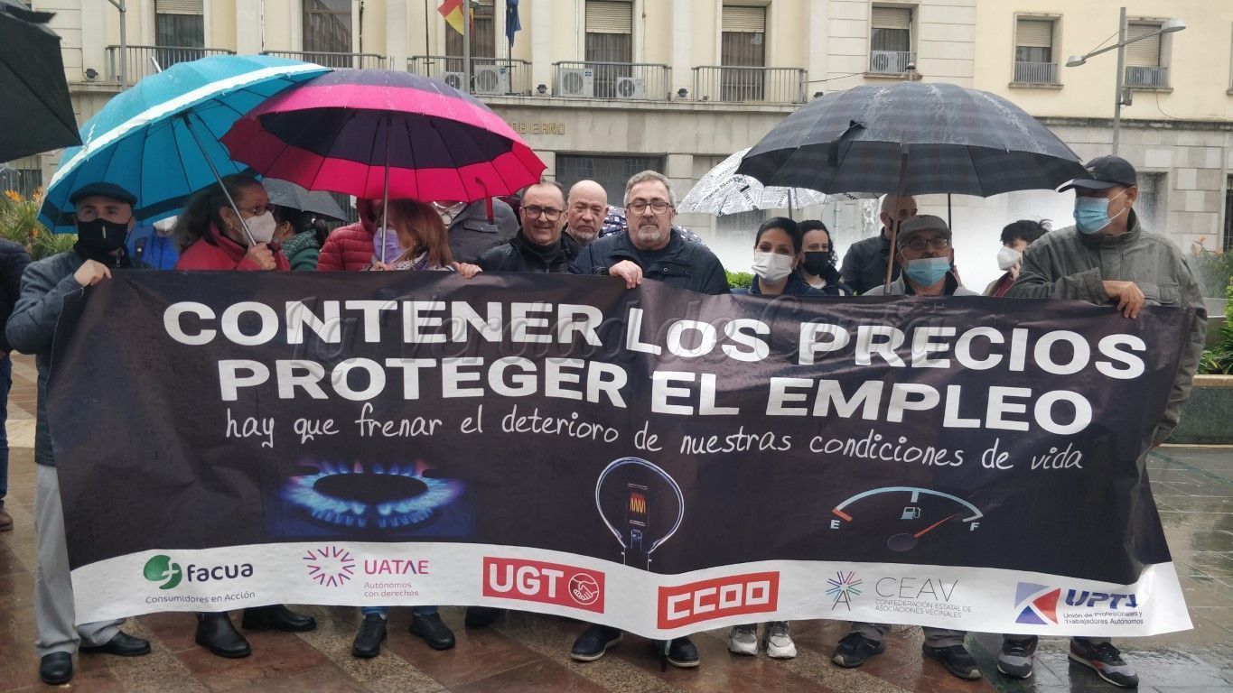 Escasa participación en la concentración para protestar contra el aumento del coste de la energía