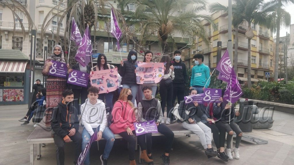La UGT se rodea de su juventud para reclamar la igualdad entre hombre y mujeres