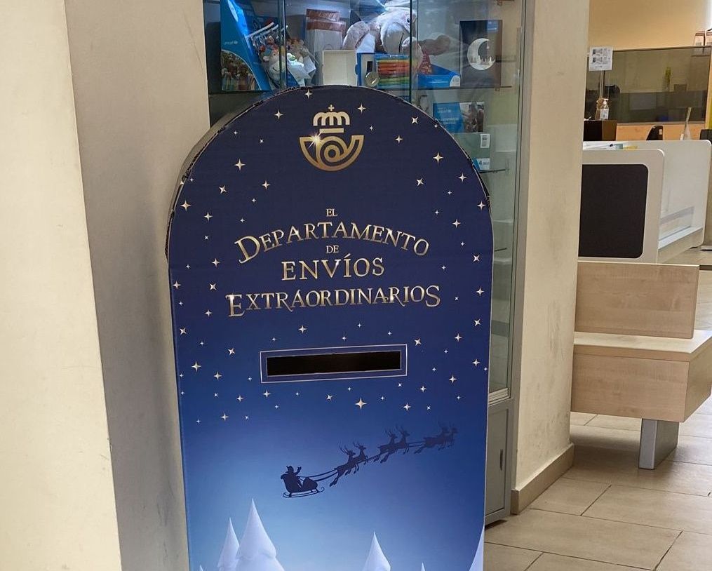 Correos instala en Ceuta dos buzones de Navidad