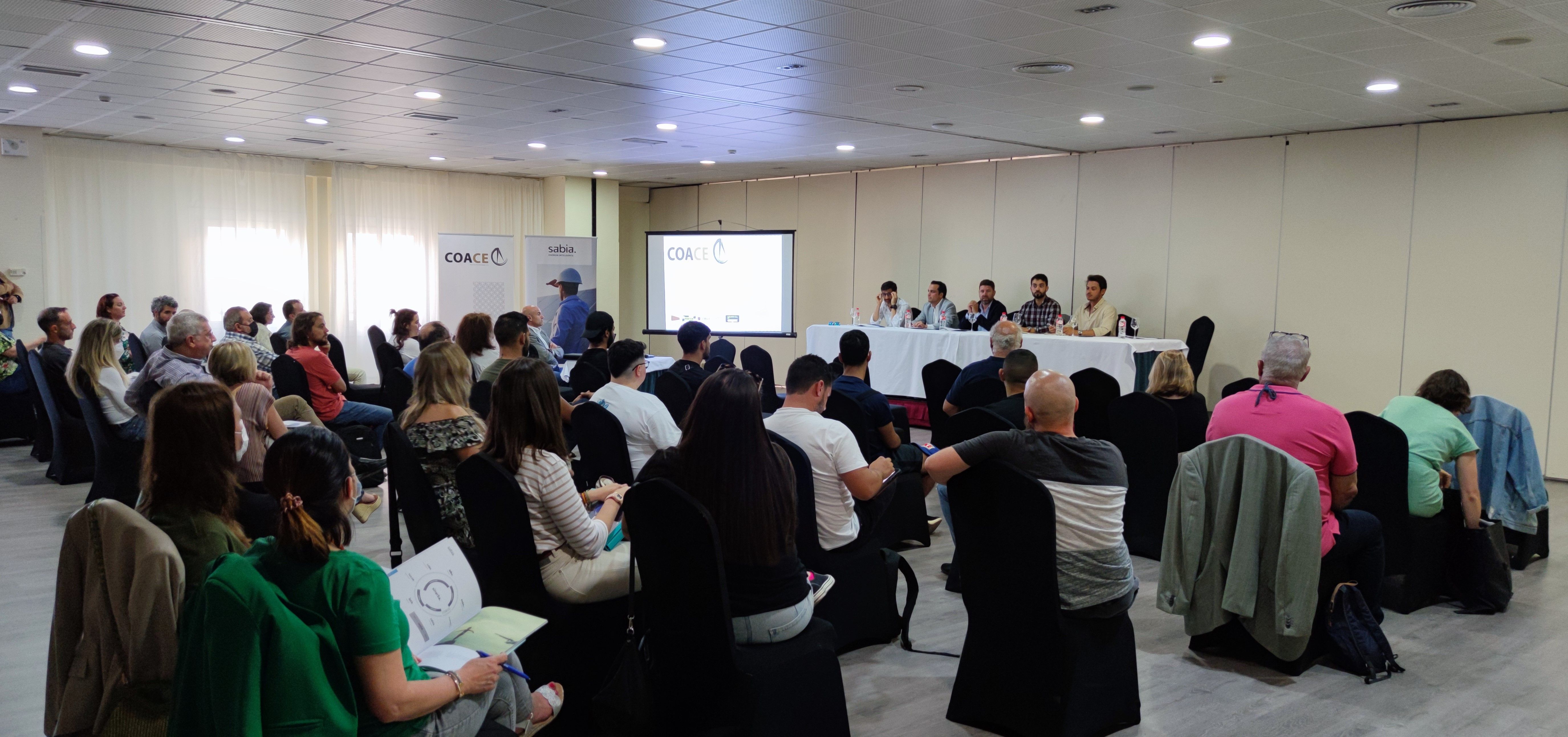 El COACE organizó una jornada sobre "Autoconsumo y rehabilitación energética"
