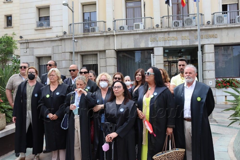 Los abogados se concentran en defensa de la justicia gratuita y el turno de oficio
