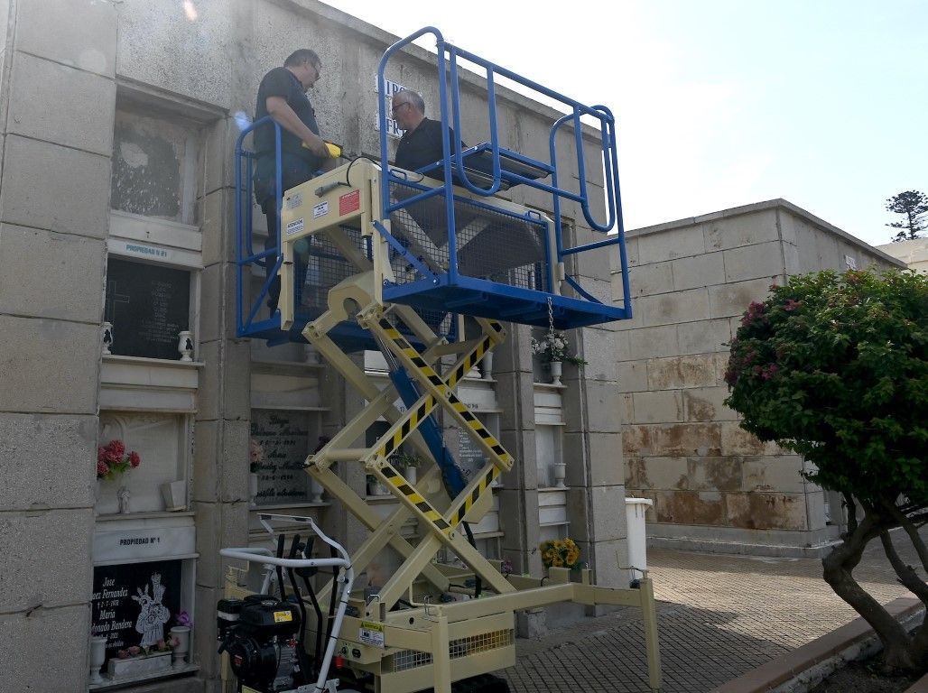 Incorporan para el cementerio un elevador para las inhumaciones y exhumaciones