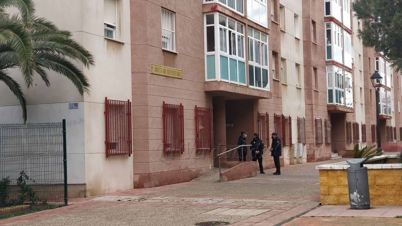 35 años y medio de cárcel al policía local que mató de un tiro a su mujer en Parques de Ceuta
