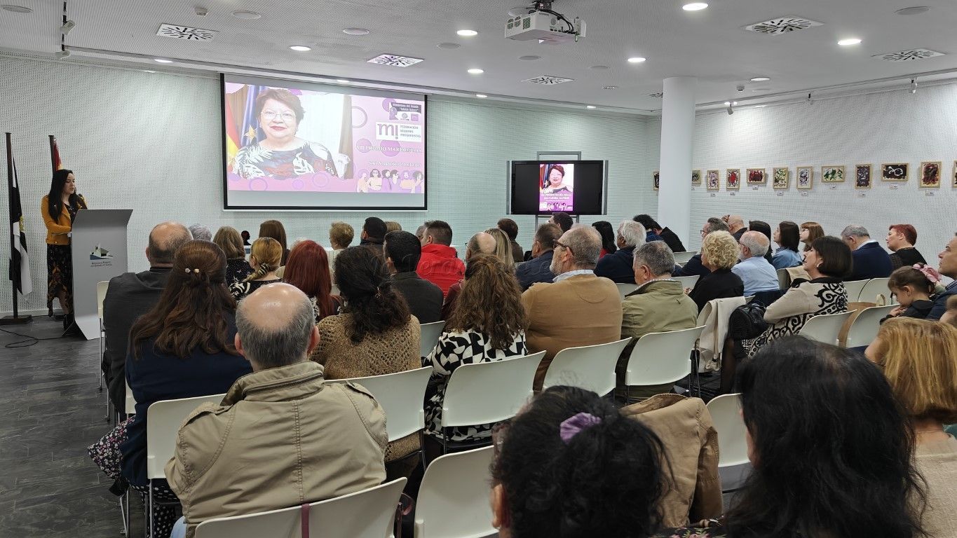 Salvadora Mateos recibe el premio María Miaja