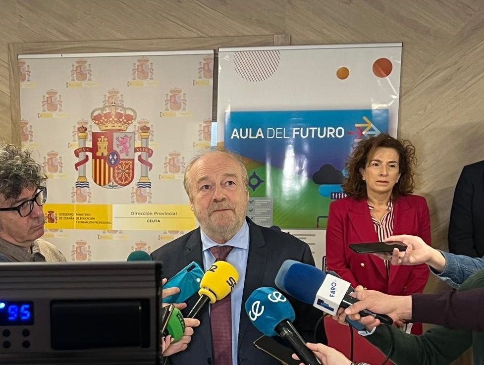 Presentada el Aula del Futuro, “una herramienta muy importante para Ceuta y para la formación del profesorado”