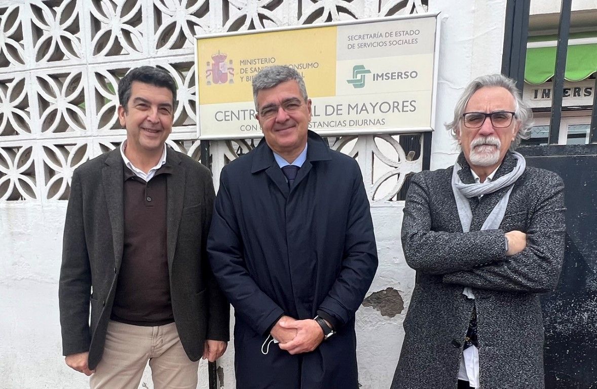 El delegado del Gobierno visita el Centro Social de Mayores del IMSERSO