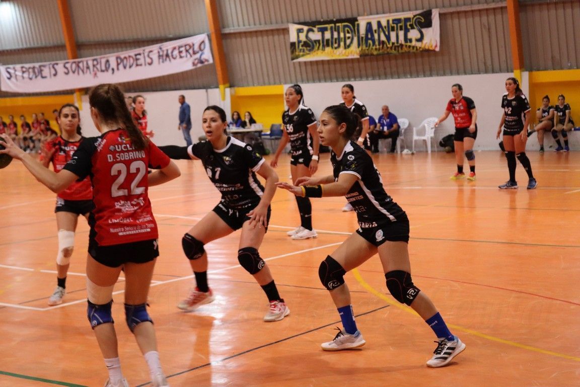 La Federación de Balonmano finaliza la temporada con un acto en el pabellón de La Libertad