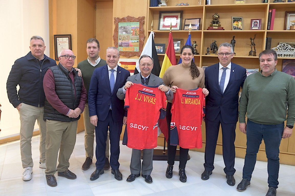 Marco Arrabal, primero por la izquierda