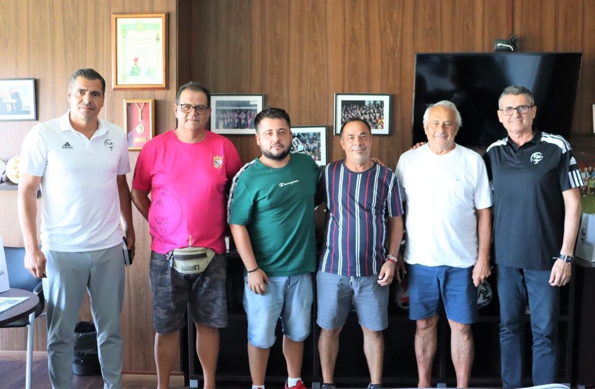 Aficionados del Ceuta trasladan sus inquietudes a la Federación de Fútbol