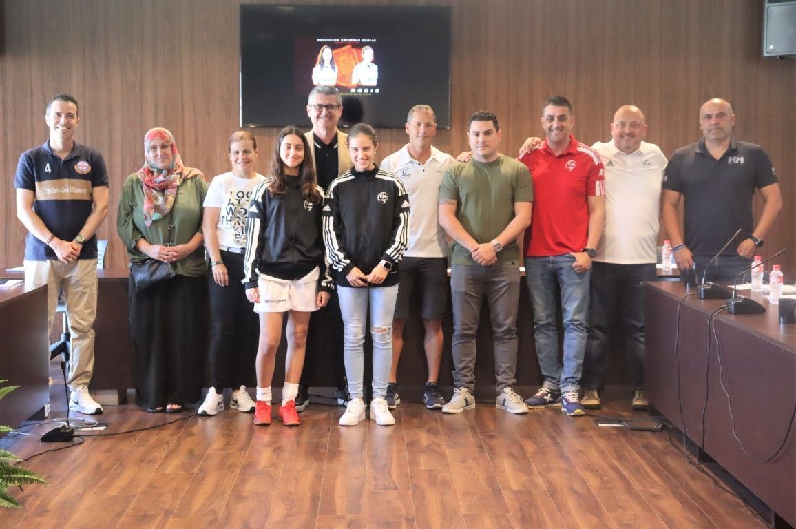 La RFFCE recibe a Rocío y Nora antes de concentrarse con la Selección Nacional Sub-15