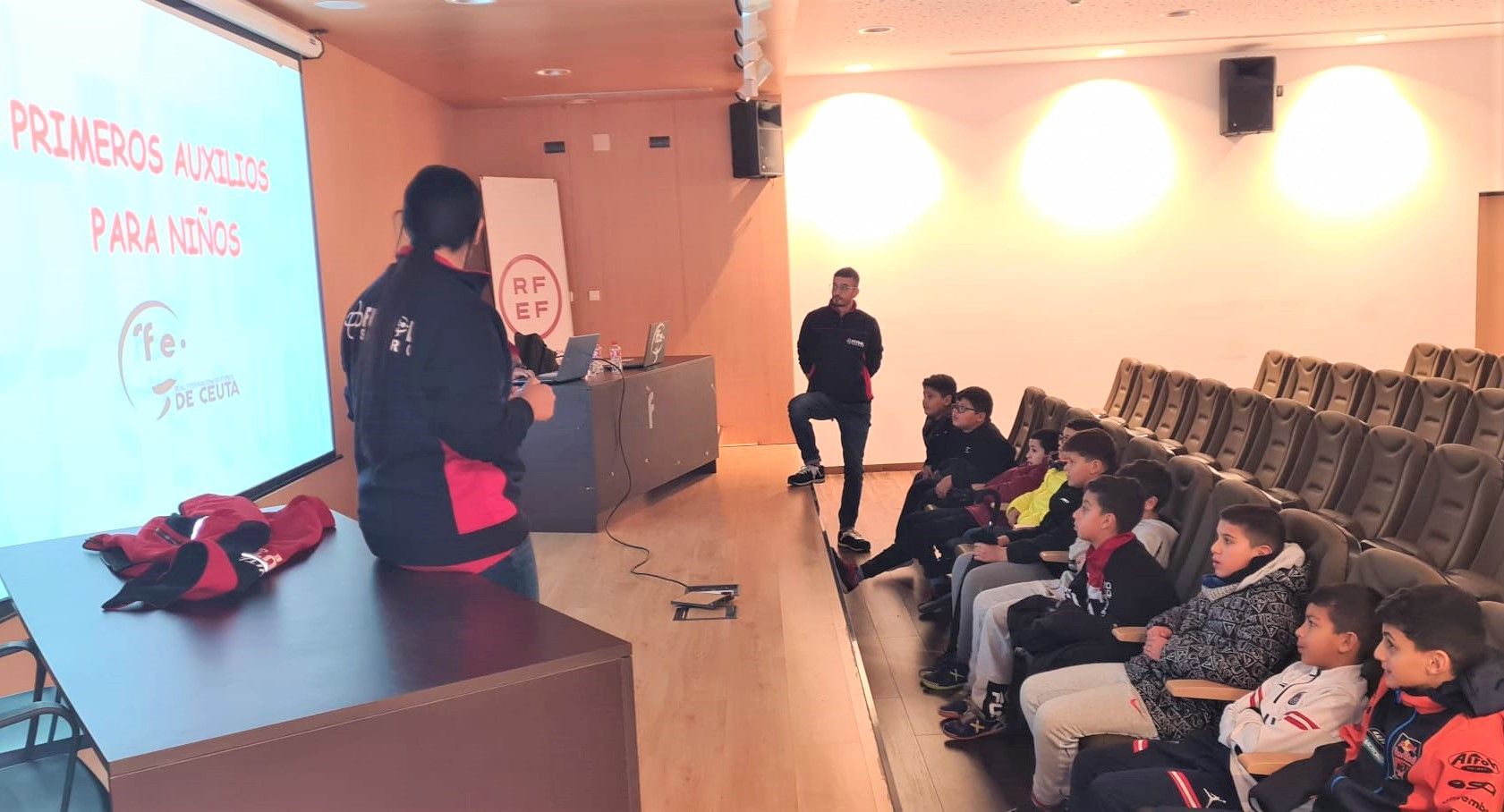 La Federación de Fútbol sigue con el proyecto de “Fútbol Seguro” con un taller de primeros auxilios
