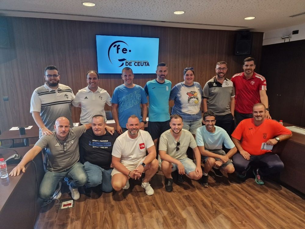 La RFFCE perfila con los coordinadores de la Base el inicio de las competiciones