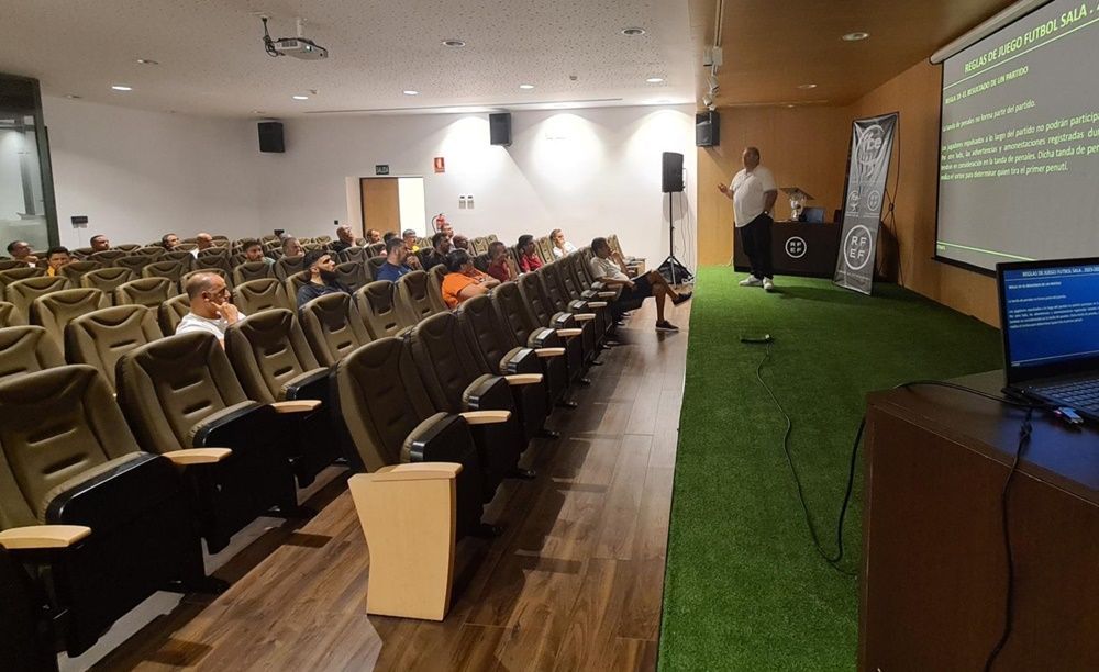 Los entrenadores ceutíes conocen las novedades de las Reglas de Juego y se actualizan en Primeros Auxilios