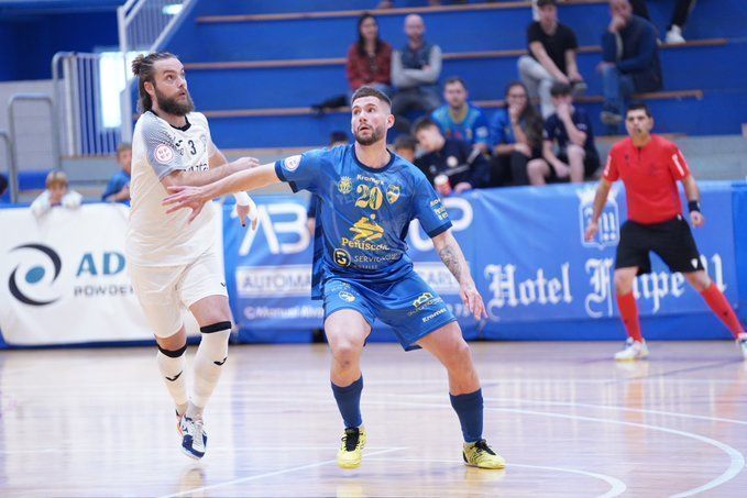 El Ceutí cae ante el líder Peñíscola (6-2) y pierde el puesto de play off. Foto: Twitter Peñíscola