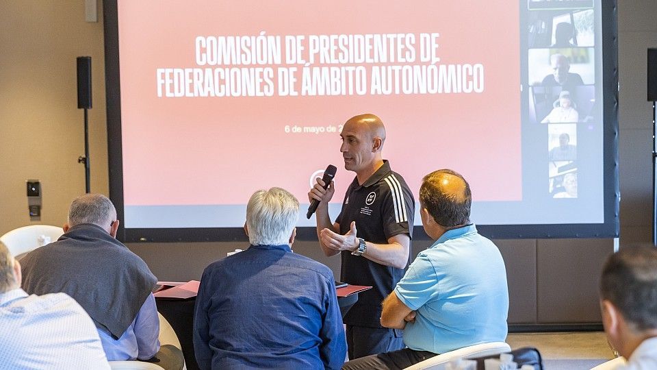 La Primera RFEF no desaparecerá y la Tercera RFEF contará con 18 equipos por grupo