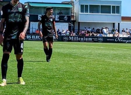 El Mérida destituye a su entrenador, Manel Ruano, antes de viajar a Ceuta