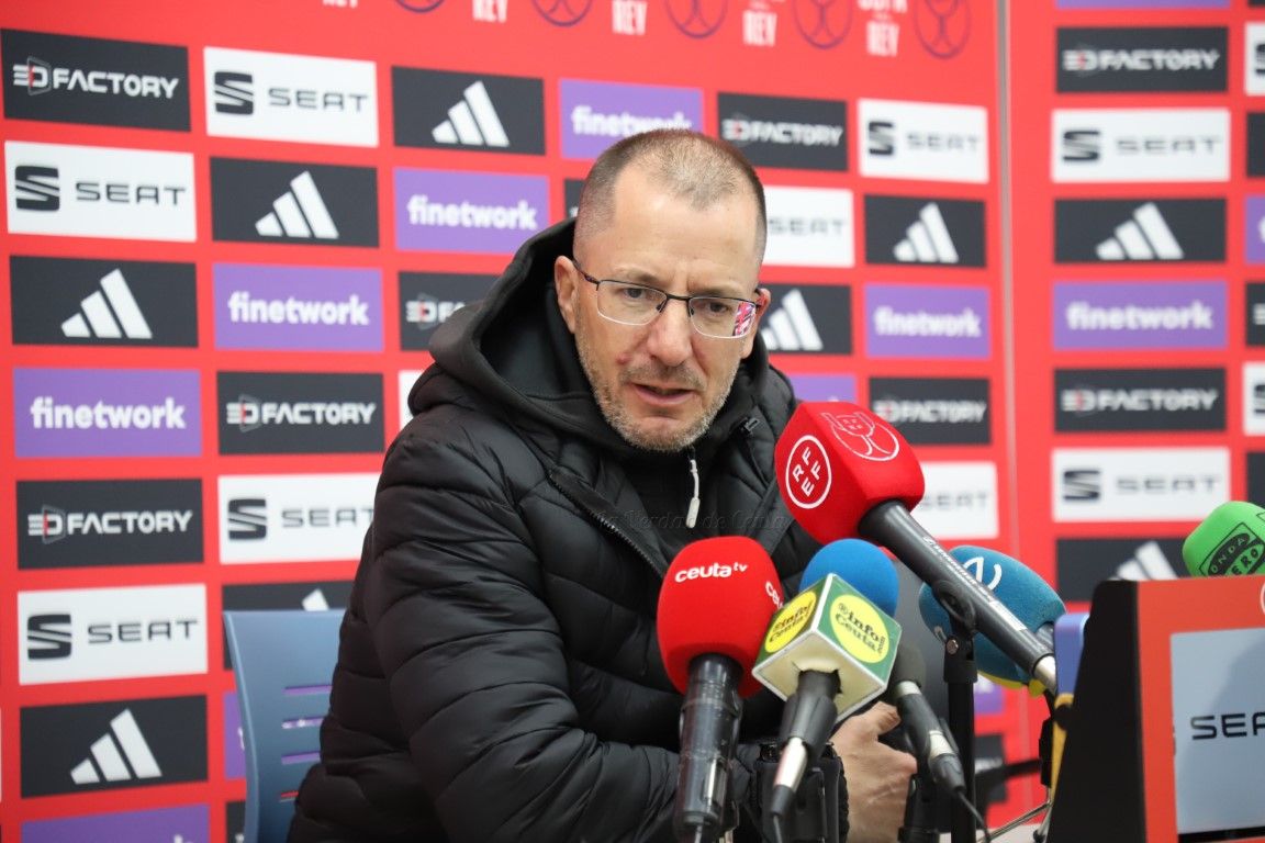 José Juan Romero renueva como entrenador de la AD Ceuta FC
