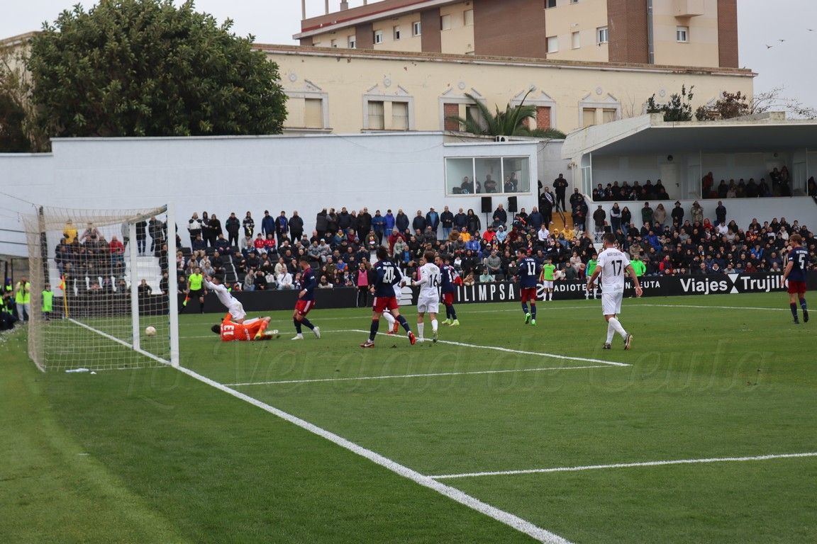 Jugada del penalti que supuso el 2-0 Ceuta Rayo Majadahonda 1902 08