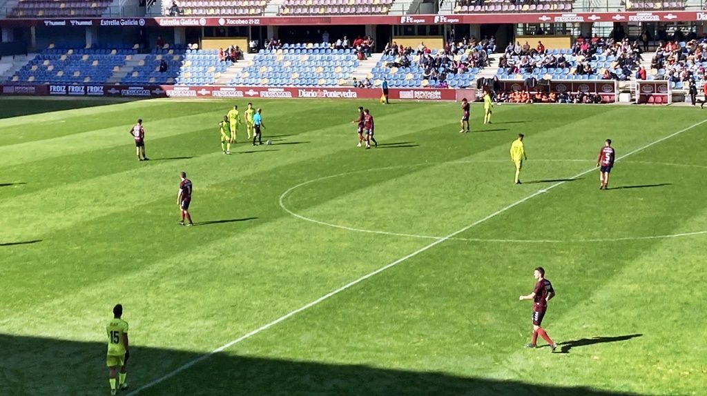 El Pontevedra destituye al entrenador Toni Otero tras perder con el Ceuta