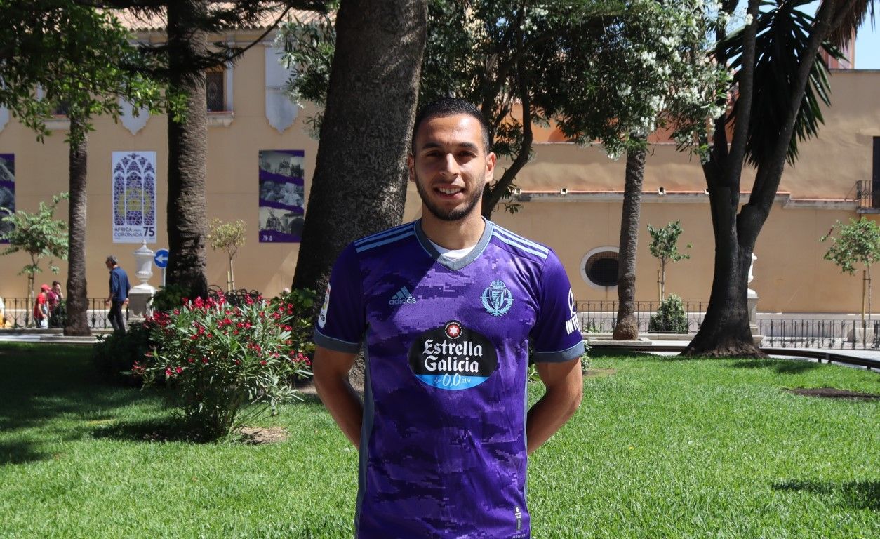 El ceutí Anuar vuelve a jugar con el Real Valladolid, un año después de su grave lesión de rodilla