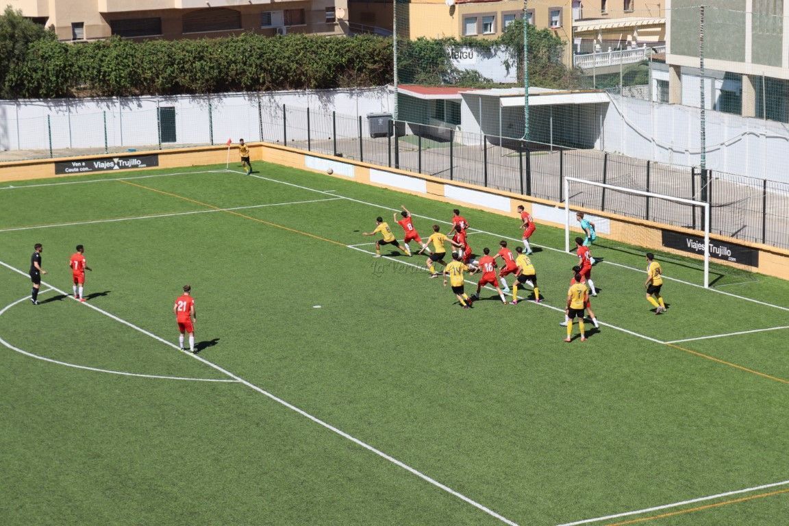 El Polillas cae derrotado ante el Almería (0-3) mientras que el UCIDCE  desciende de forma matemática (1-1)