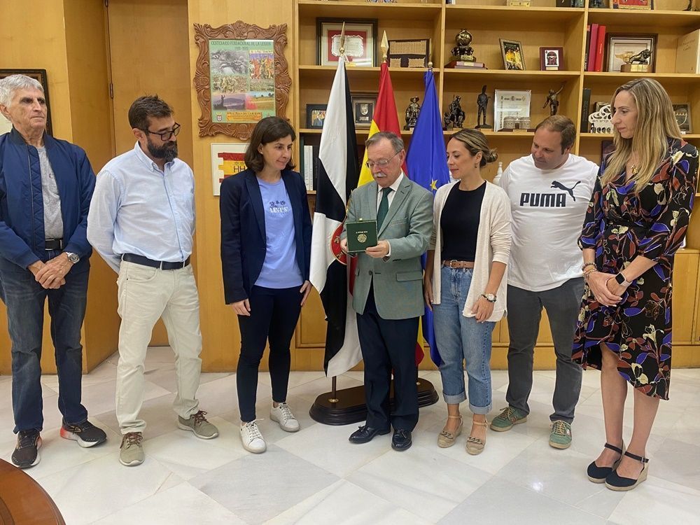 El Presidente Vivas recibe y felicita a Elena Pérez Toledano por el campeonato de España 