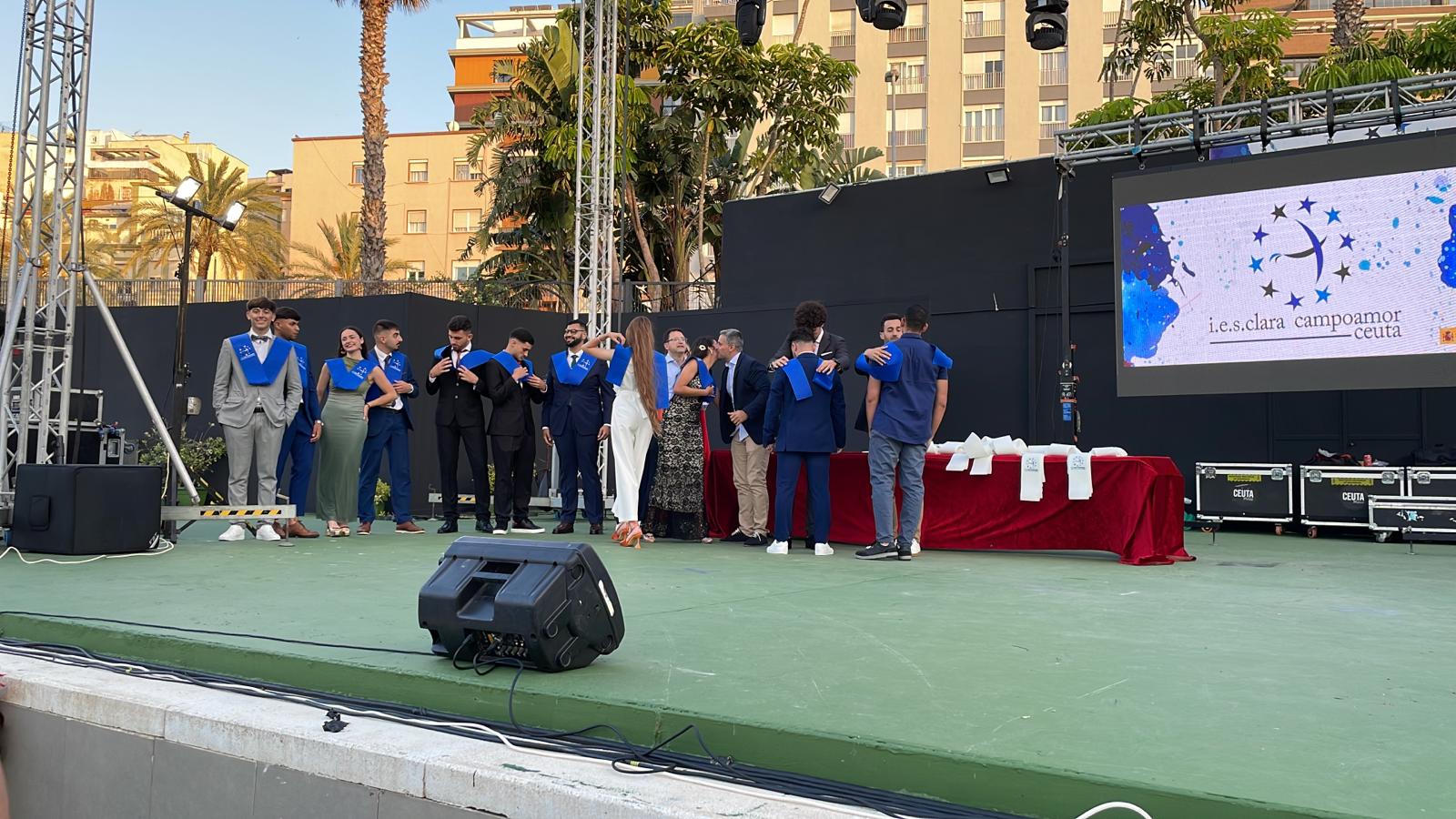 El IES Clara Campoamor celebró la graduación de sus estudiantes