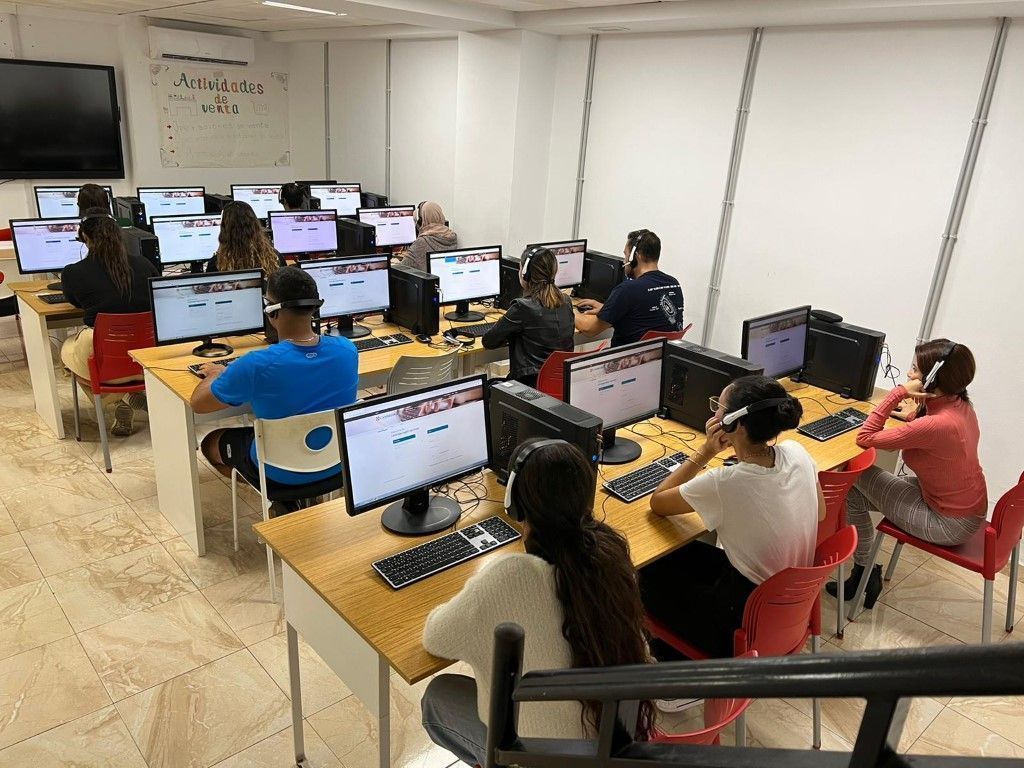 Los profesores interinos de Ceuta denuncian su situación