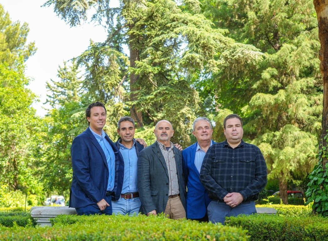 El equipo de Granada que ha realizado este trabajo. De izquierda a derecha, Antonio Magá (UGR), Ricardo Muñoz (SAS), Francisco Mesa (UGR), Manuel Bravo. (UGR) y Alejandro Rodríguez (UGR).