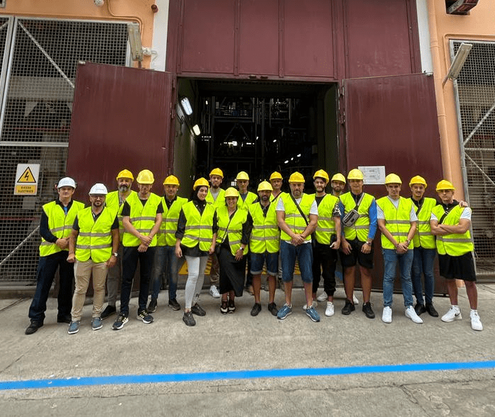 Alumnos del curso de mantenimiento de instalaciones industriales visitan la central de Endesa en Ceuta