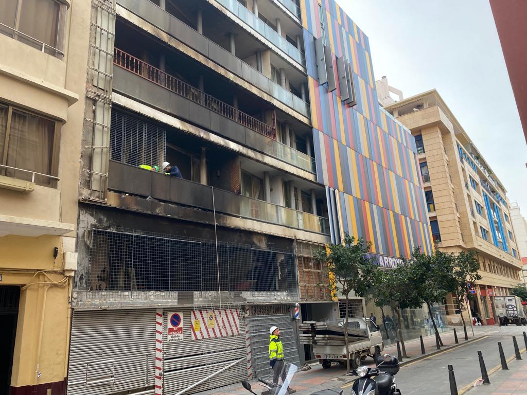 Los vecinos del “Edificio de Colores” siguen sin saber cuándo podrán volver a sus hogares