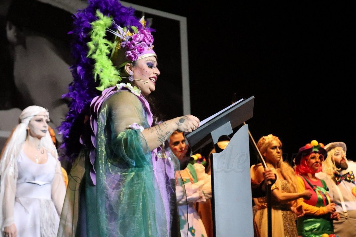 Julia Sánchez Baglieto llena de color, vida y emociones el ‘Revellín con un espectacular pregón de Carnaval
