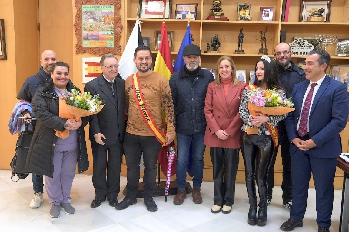 Vivas recibe a la Reina del Carnaval, a la pregonera y al Rey Momo