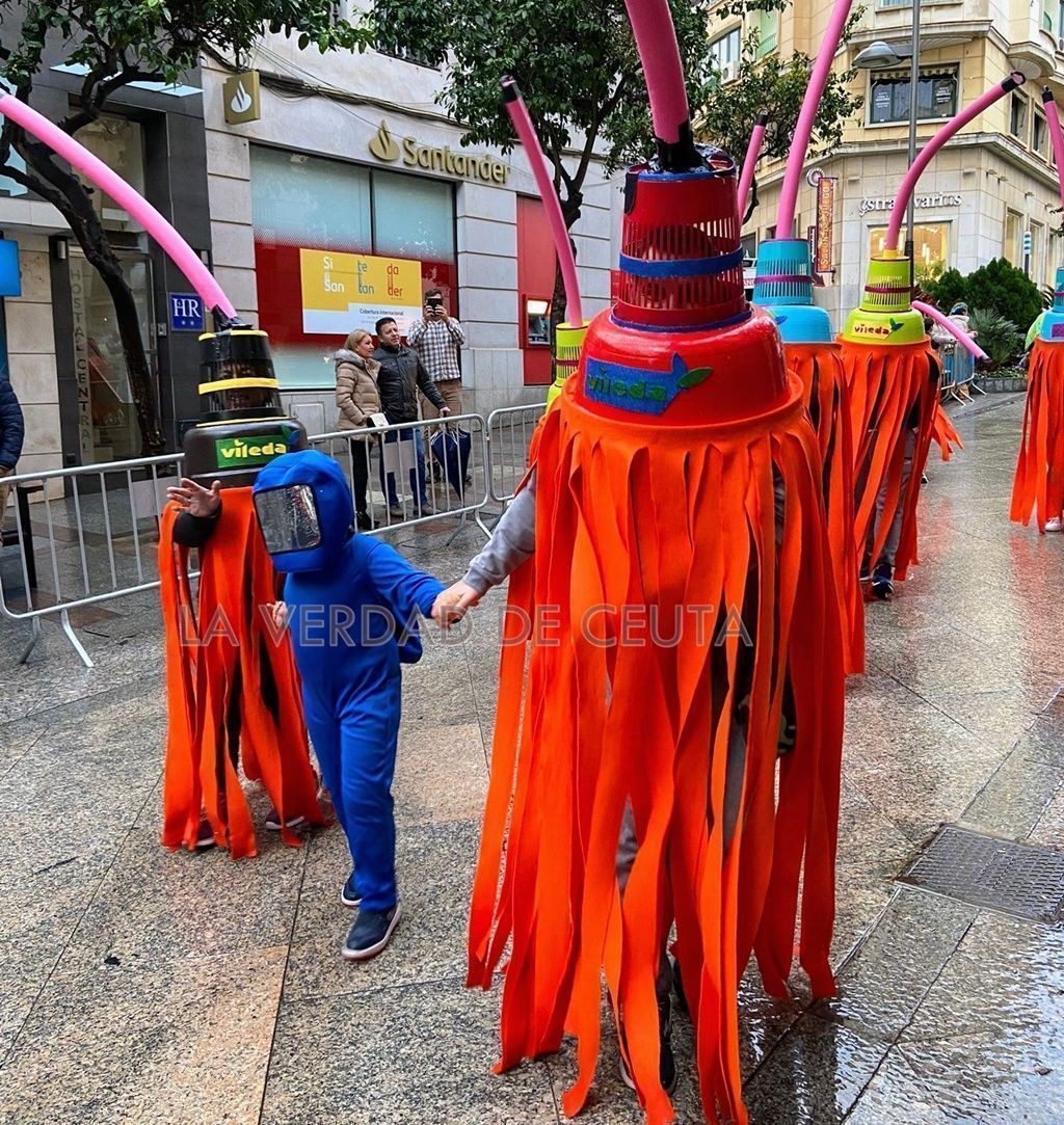 La lluvia ahoga las expectativas de la Gran Cabalgata de Carnaval