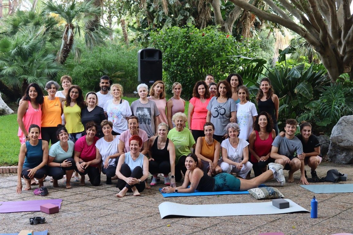 Se cierran las celebraciones del Día Internacional del Yoga con una clase en el Parque Marítimo