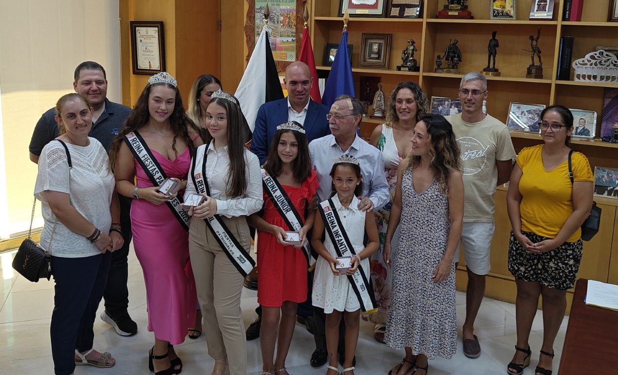 Vivas recibe a las reinas de las Fiestas Patronales 2023