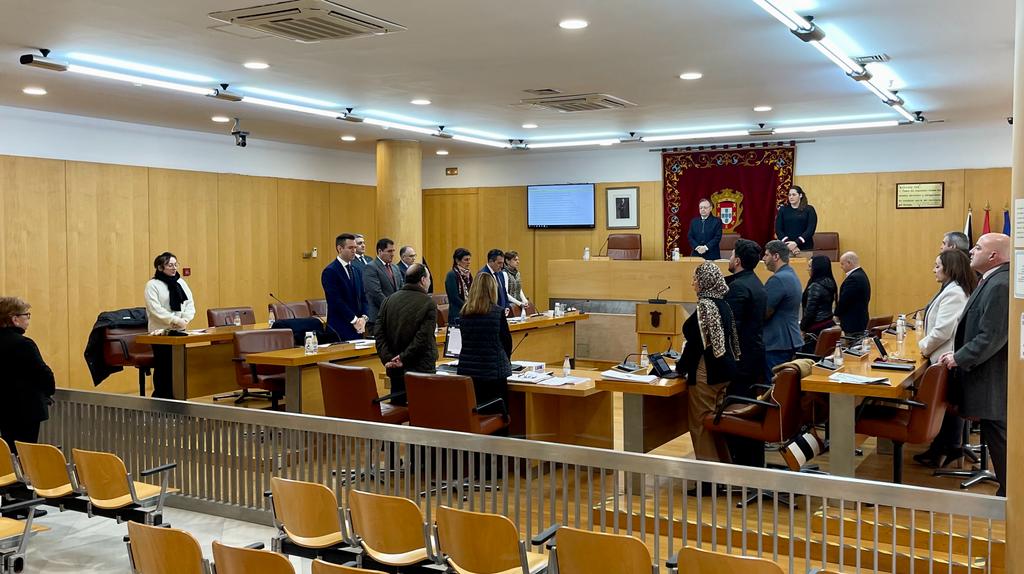 El Pleno de la Asamblea se suma con un manifiesto a la conmemoración del Día por las Víctimas del Holocausto