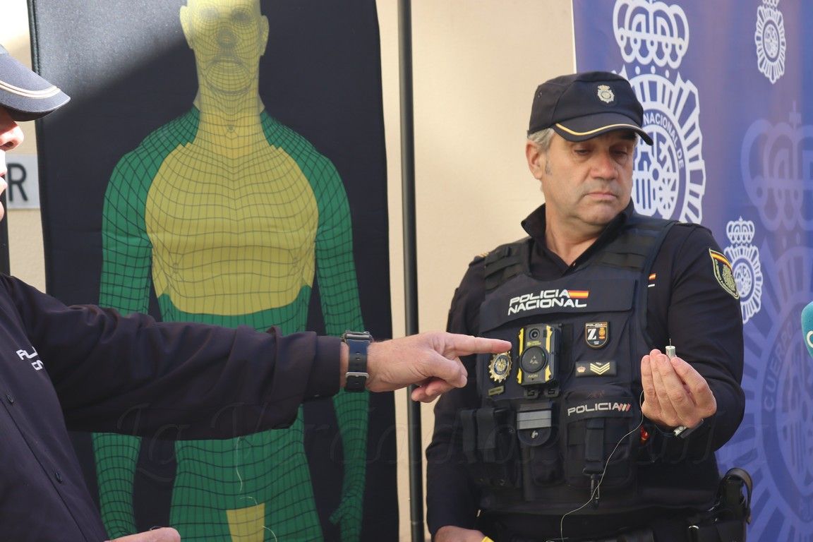 Taser Policia Nacional 0711 02